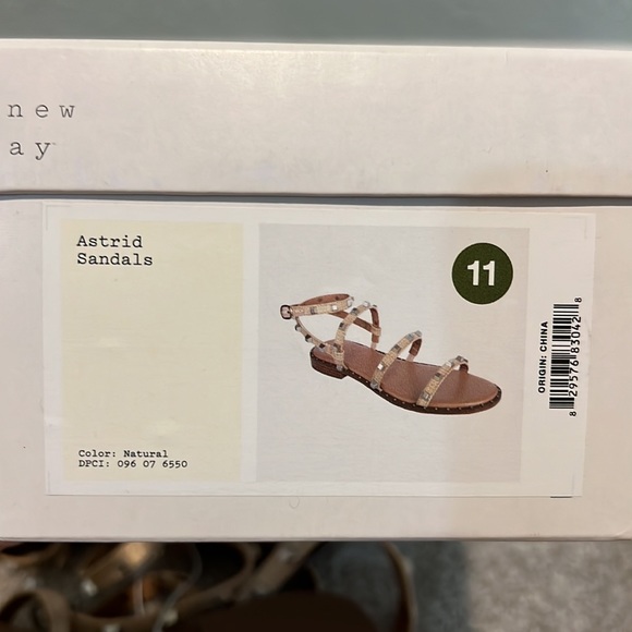 A New Day Tan Leather Metallic Silver Studded Astrid
Strappy Flat Sandals Sz 11 - Picture 6 of 6
